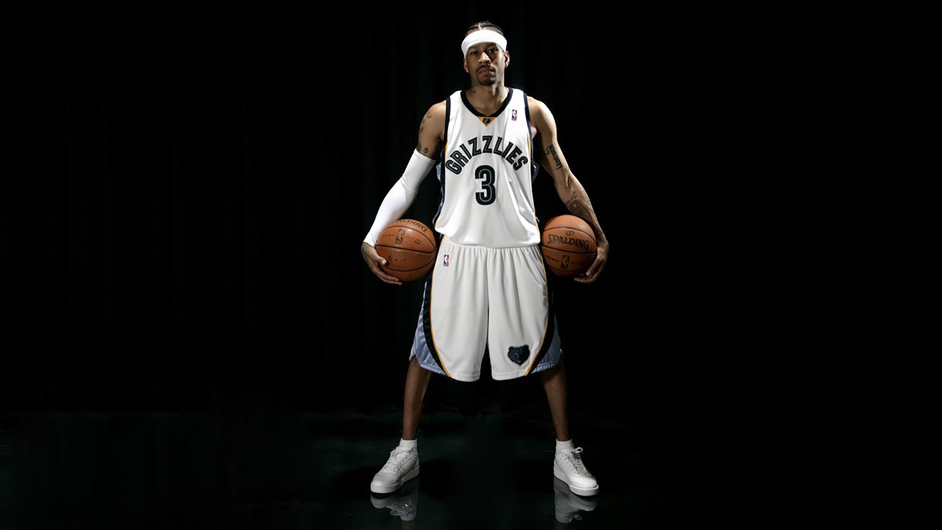 女篮国家队开展防守协作专项训练强化防守体系，女生篮球防守技巧